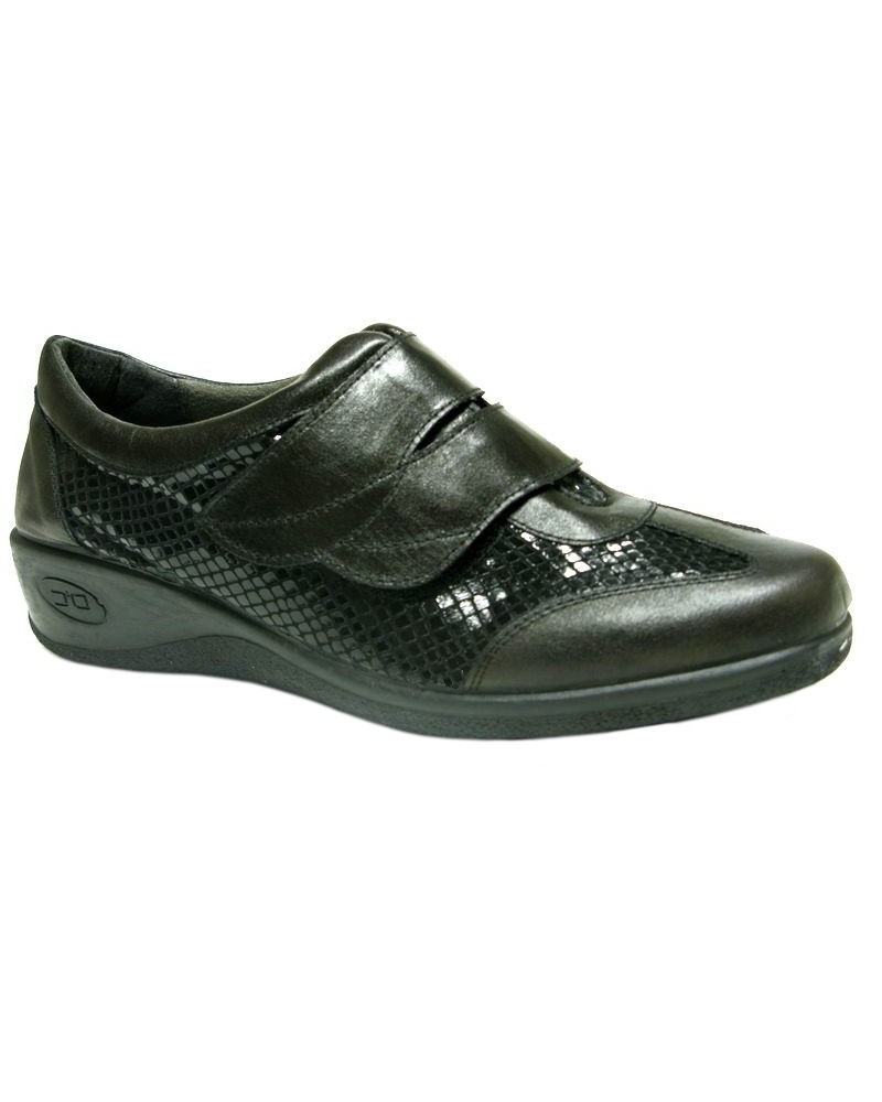Sporty woman doctor cutilla92202