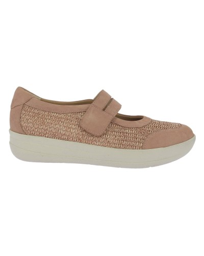 Sporty Mercedes Woman Doctor Cutillas 50315