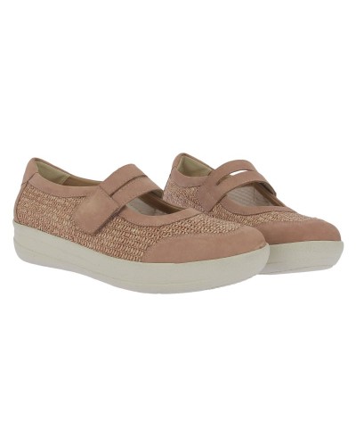 Sporty Mercedes Woman Doctor Cutillas 50315